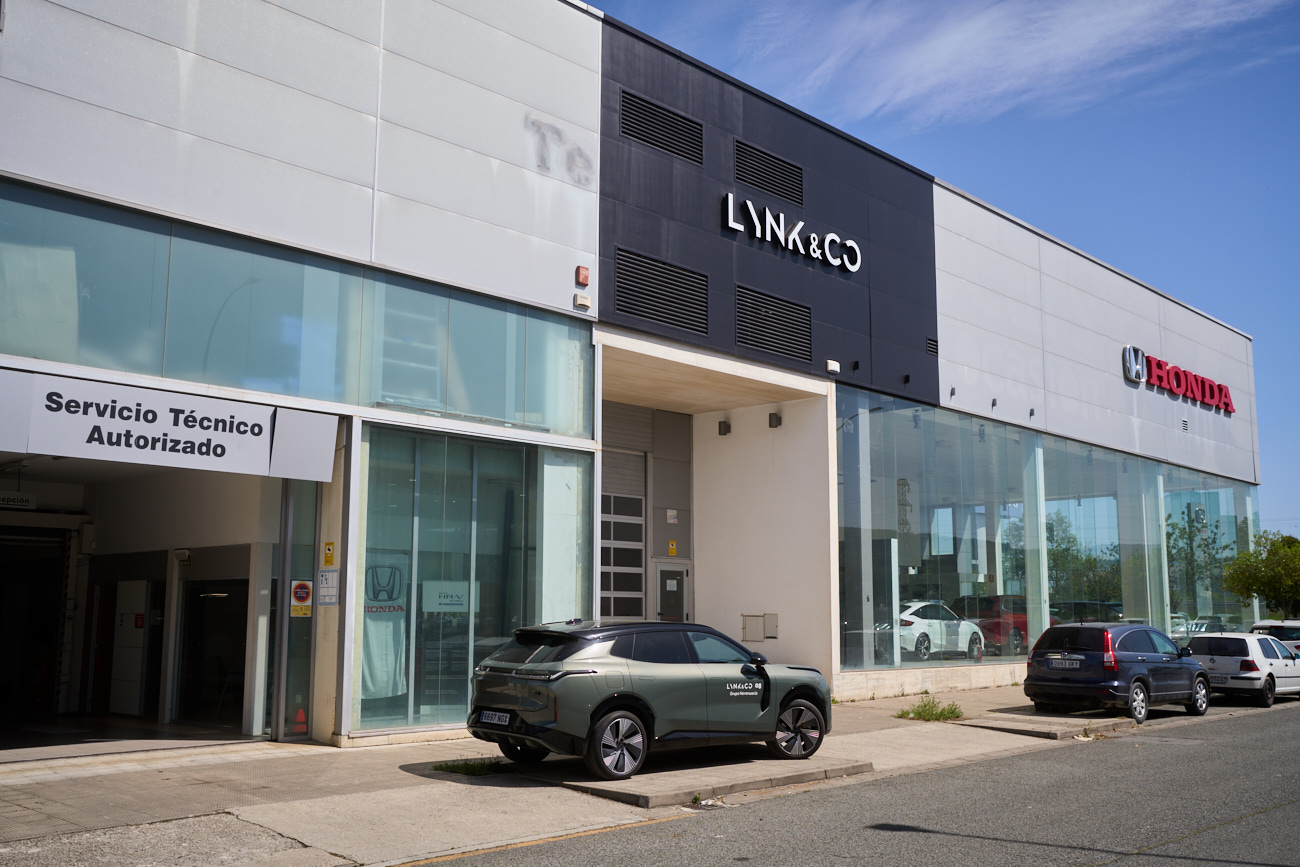 Grupo Navarsuecia, ubicado en el polígono Talluntxe de Noáin, integra las marcas Honda, Volvo y Lynk & Co en sus instalaciones de 3.000 m2.