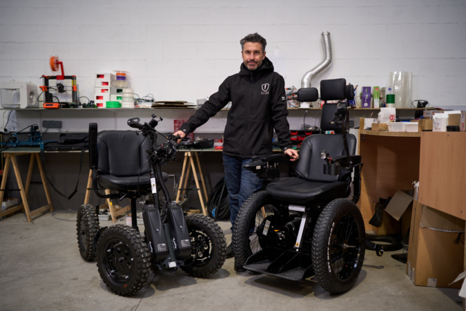 La empresa que diseña las sillas motorizadas de ‘El Langui’, Juan Carlos Unzué y Xavi Torres