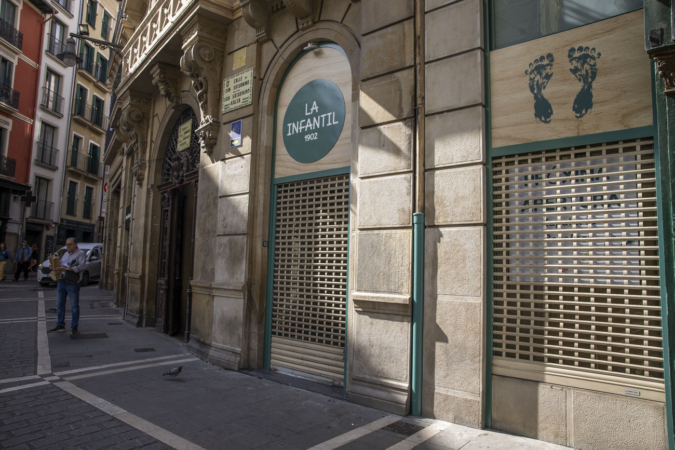 La centenaria zapatería infantil que reabre en el corazón de Pamplona tras ocho meses de cierre