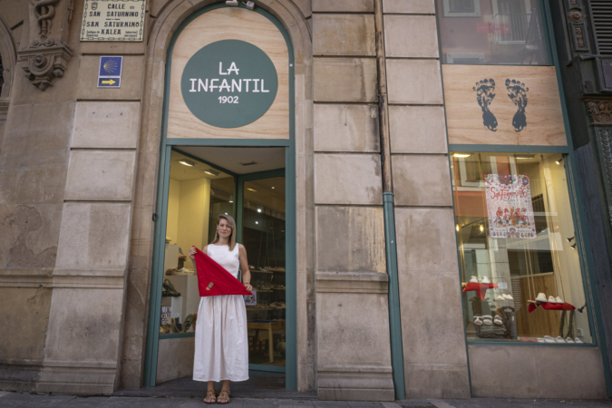 Los nuevos dueños de La Infantil de Pamplona transformarán su zapatería durante los Sanfermines