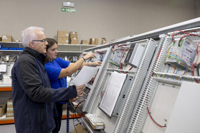 El grupo navarro Leadernet, que cuenta con sedes en ocho países, abrirá delegaciones en Italia y Perú en 2026