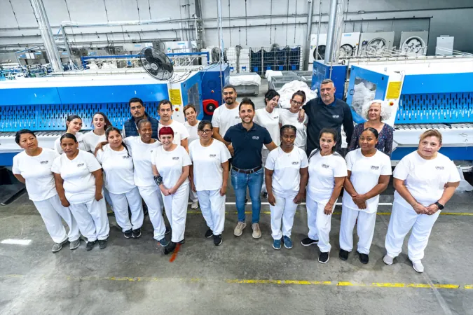 La lavandería de un joven peraltés que ya da servicio a 80 empresas en Navarra y La Rioja, como el Grupo Tagliatella