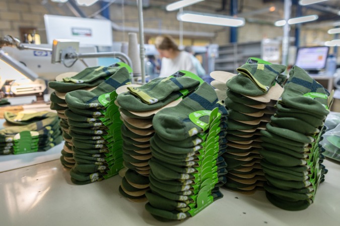 Los calcetines de montaña fabricados en Etxalar que se exportan a más de 60 países