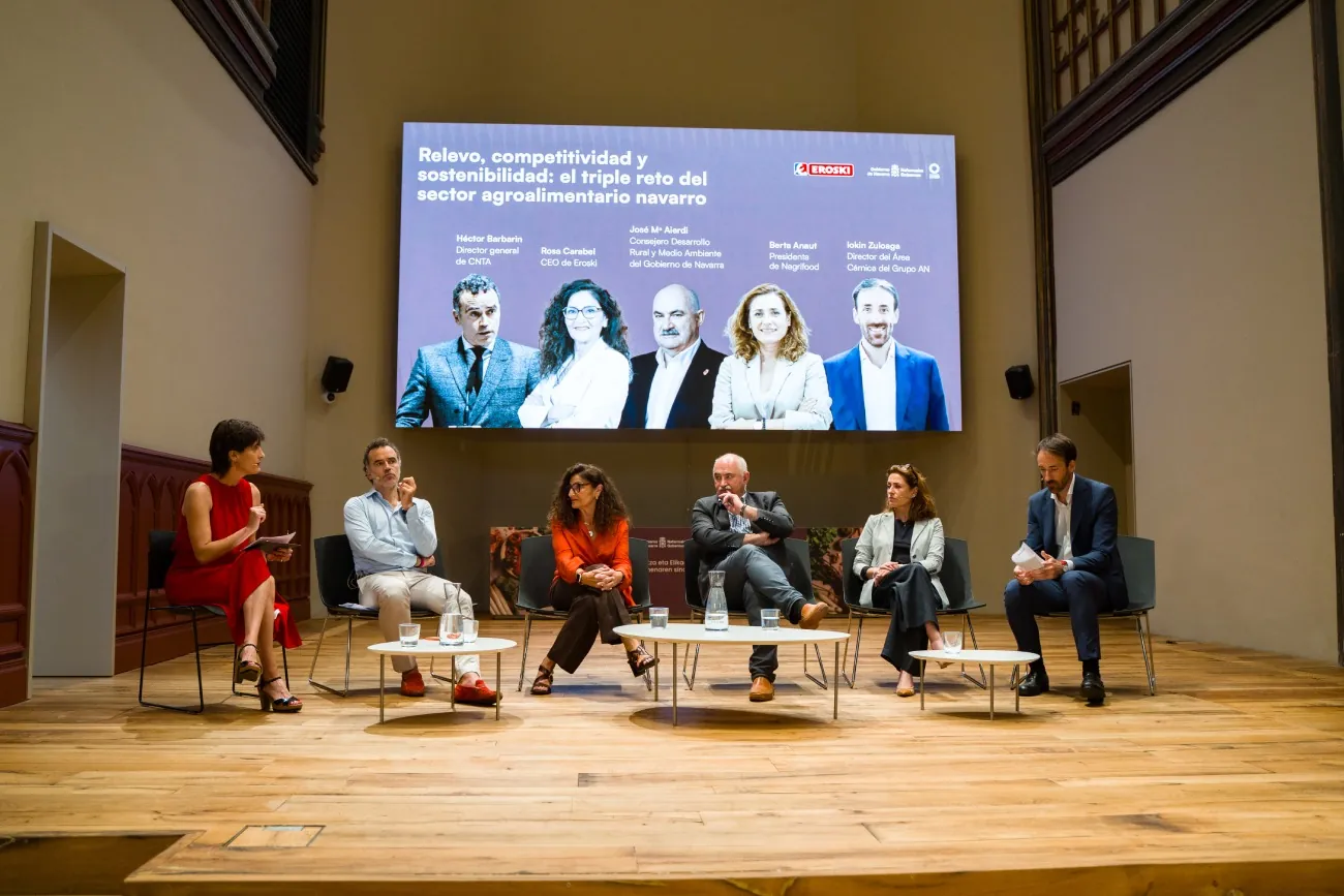 Cristina Ochoa, Rosa Carabel, José Mª Aierdi, Berta Anaut y Jokin Zuloaga.