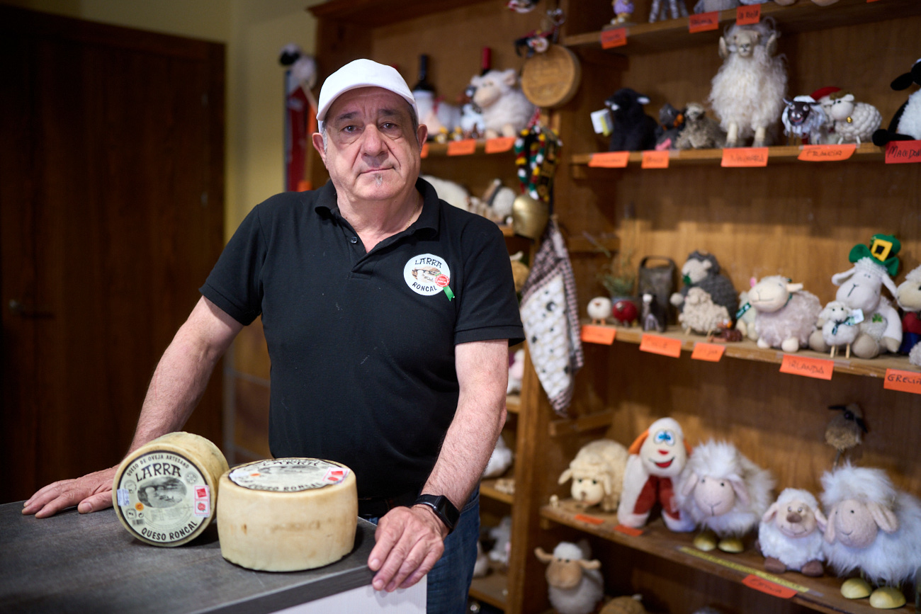 Quesos Larra produce unas 110 toneladas de queso al año y suma doce empleados en plantilla.