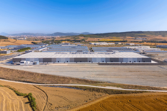 La planta de Mobis en Noáin genera la misma energía que consume gracias a una instalación fotovoltaica