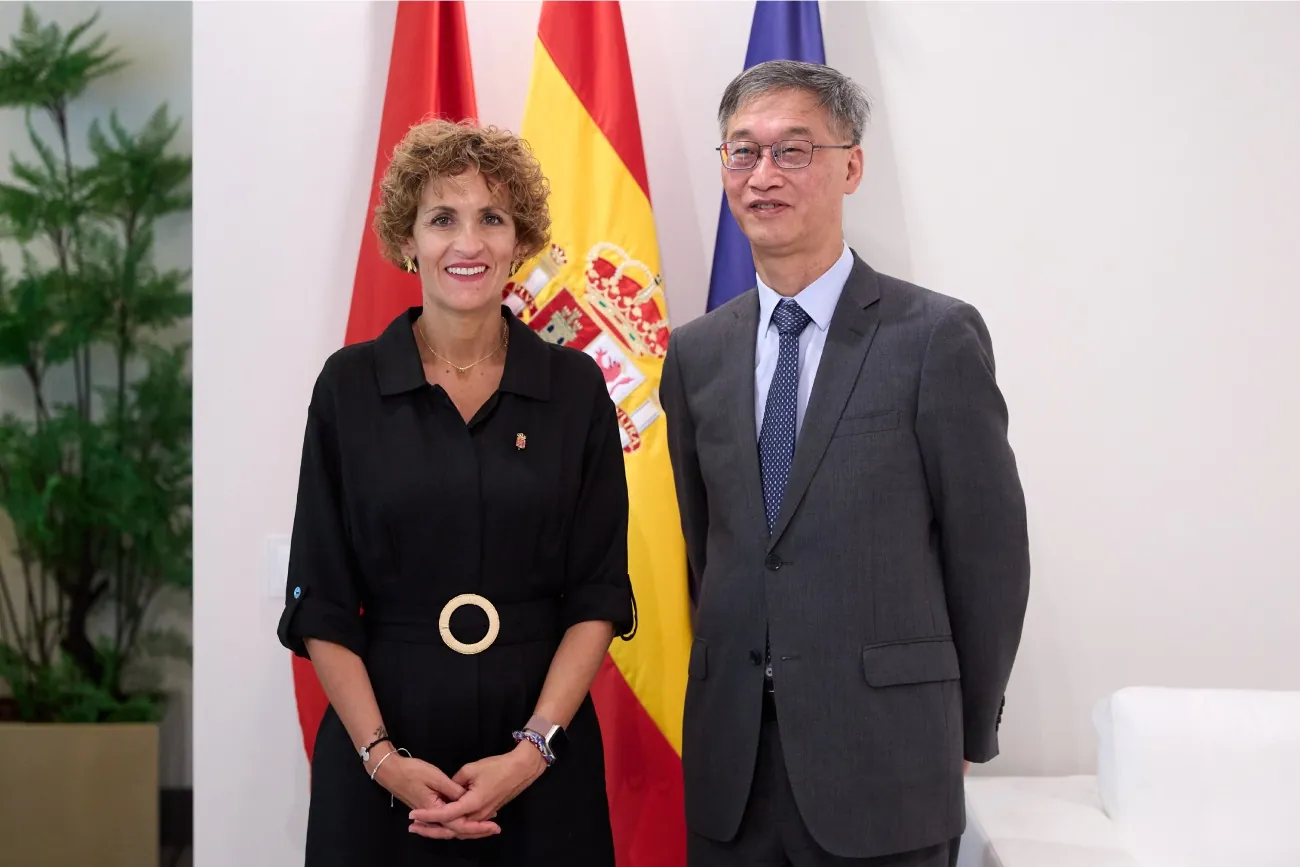 La presidenta de Navarra, María Chivite, junto al embajador de China en España, Yao Jing.