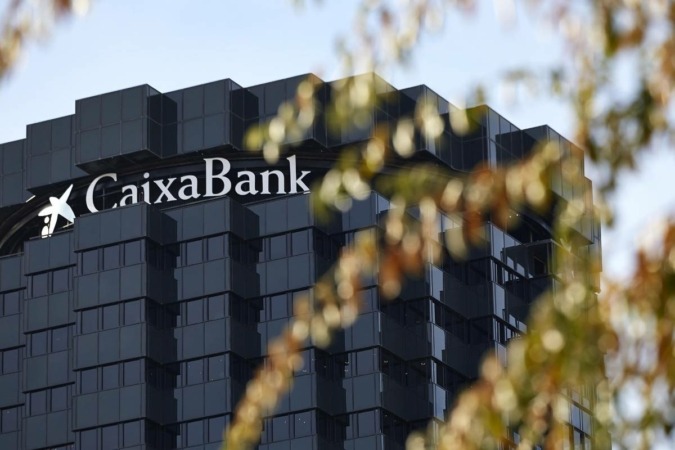 CaixaBank gana 2.137 millones de euros en el primer semestre