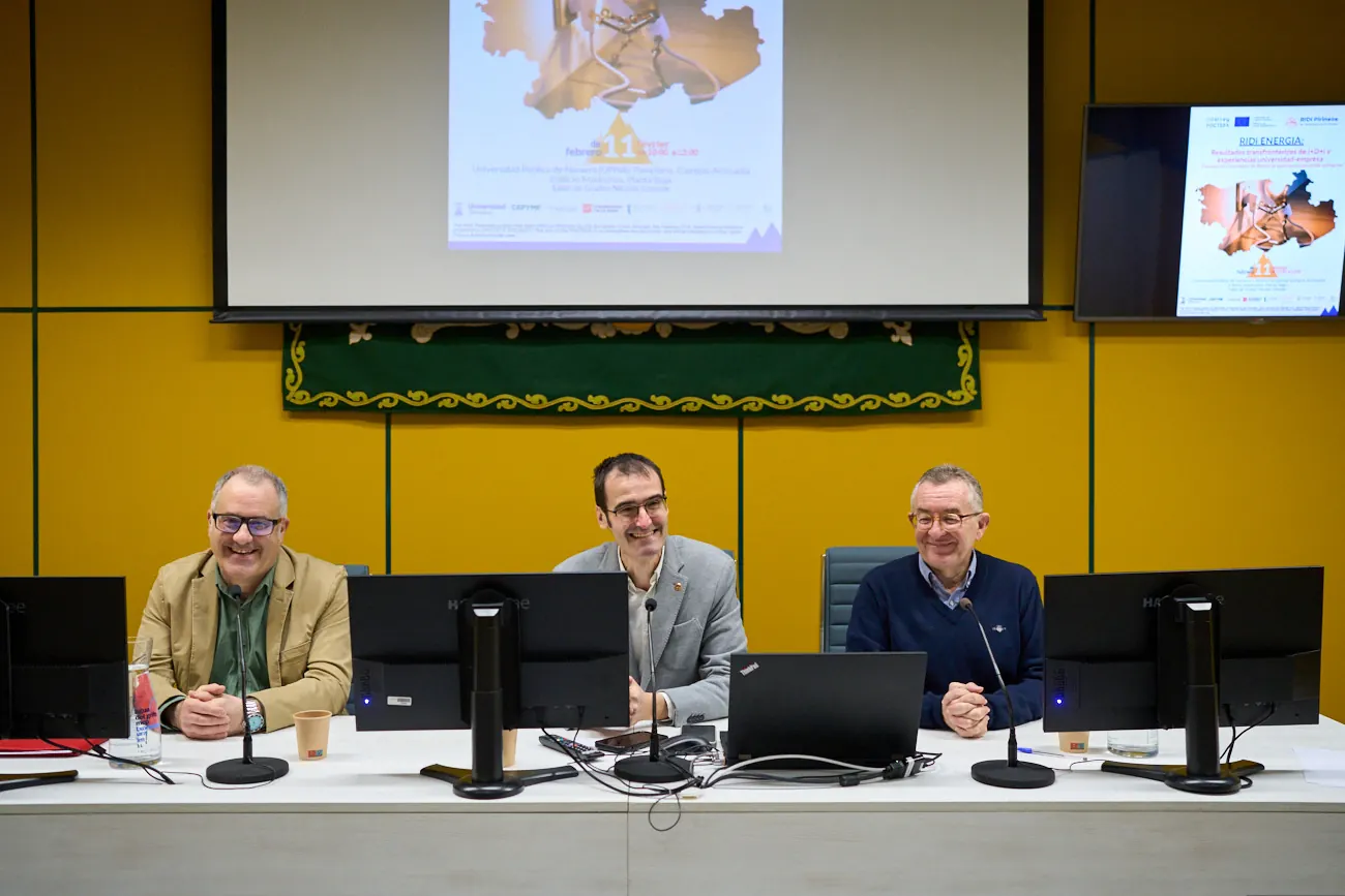 De izda. a dcha.: Ignacio Contín (UPNA), Martín Larraza (UPNA) y José Alberto Molina (Universidad de Zaragoza).
