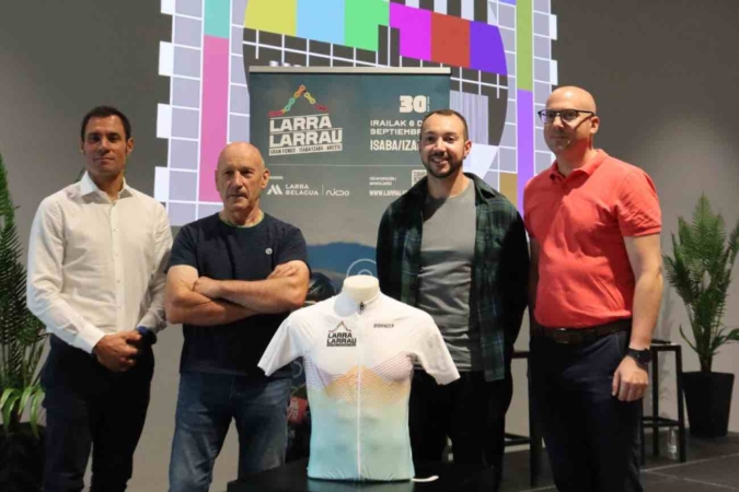 Treinta años pedaleando: la Larra-Larrau celebra su aniversario con maillot, música y montaña