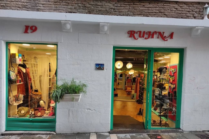 La tienda de moda femenina Ruhna se traslada a la calle Zapatería de Pamplona