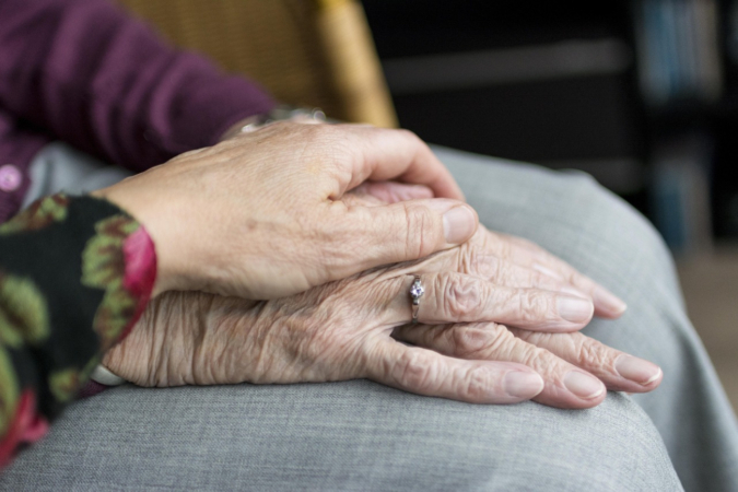 “Aquí nos tratan como en familia”: un nuevo hogar en la Rochapea para cuidar la memoria de nuestros mayores