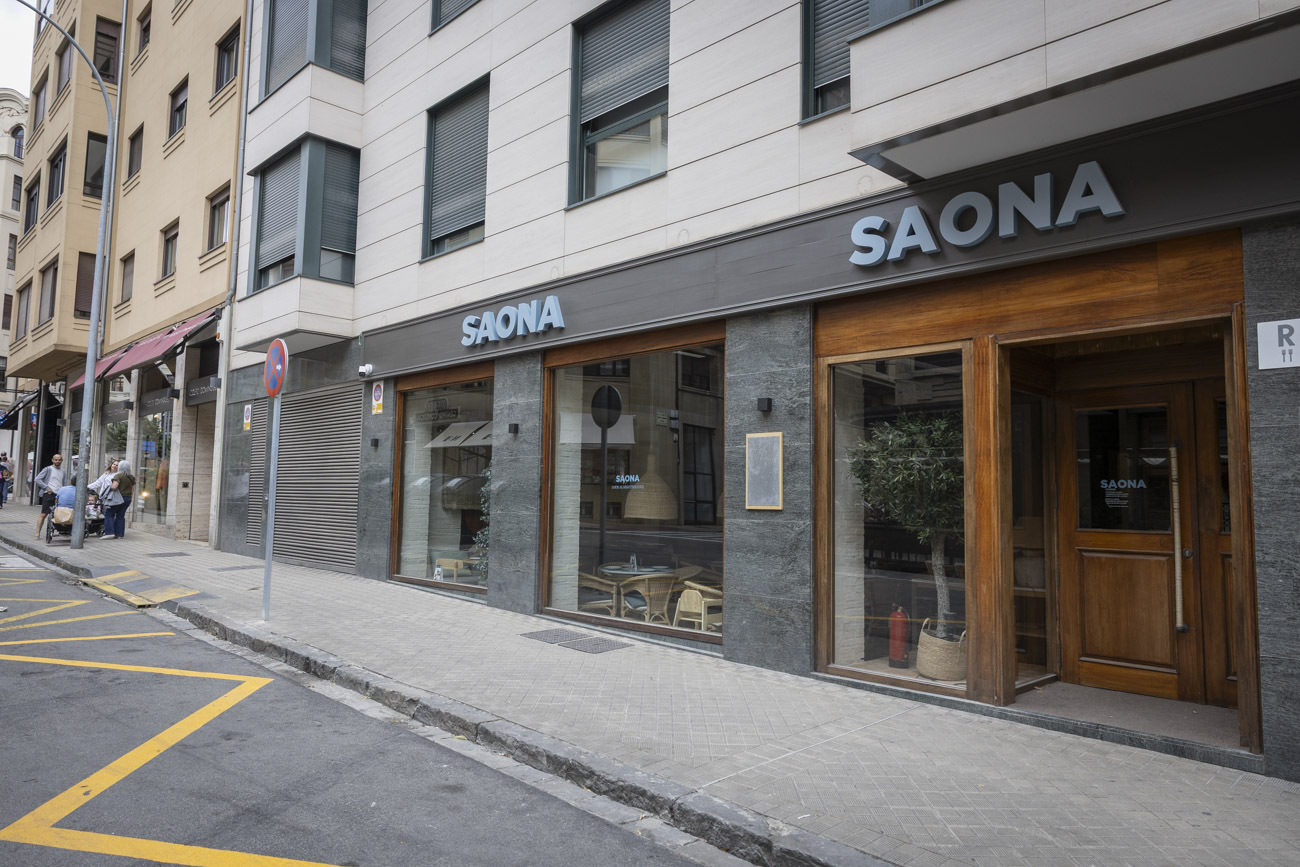 El restaurante Saona, especializado en cocina mediterránea, se encuentra en la calle García Castañón. (Foto: Maite H. Mateo)