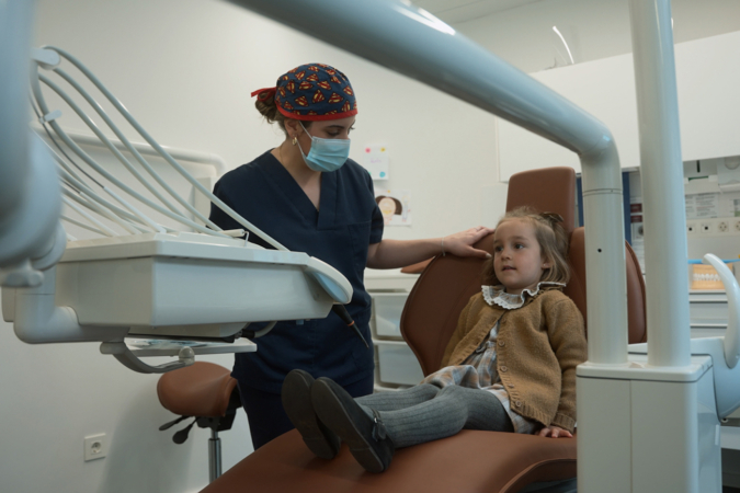 Más que dientes: cómo la respiración, la postura o el habla influyen en la salud bucal infantil
