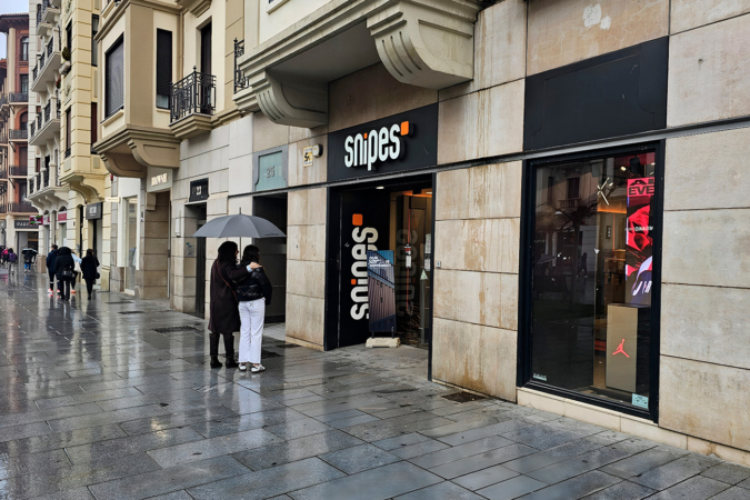 La cadena de ropa y calzado Snipes cierra su tienda de la avenida Carlos lll de Pamplona