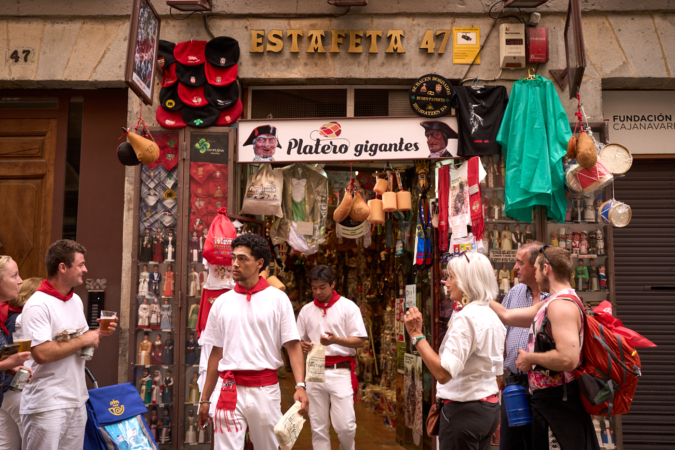 Unos Sanfermines “un poco extraños” para los comercios de la Estafeta