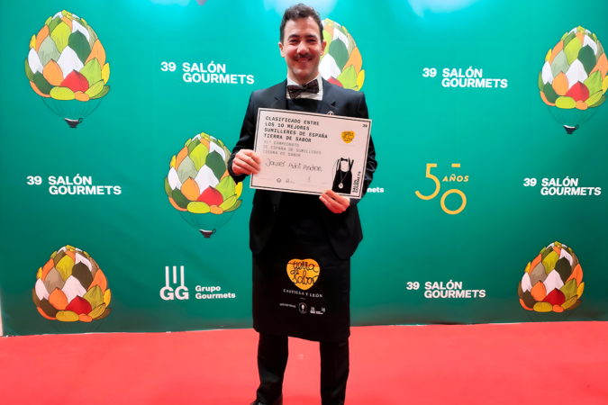 El navarro Javier Adot, reconocido como uno de los diez mejores sumilleres de España