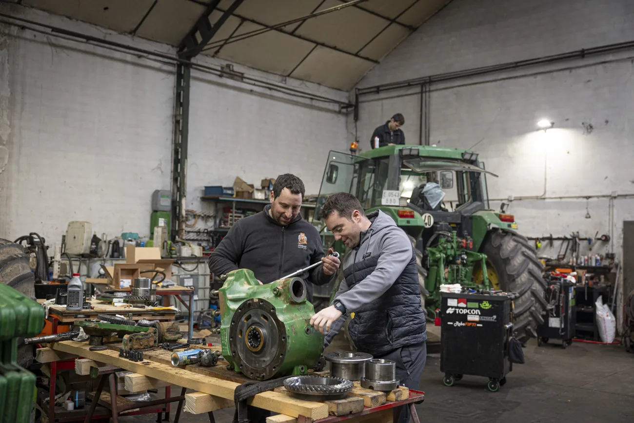 Ambos planean ampliar la gama de productos a la venta, reformar la nave y abrir una pequeña ferretería agrícola.