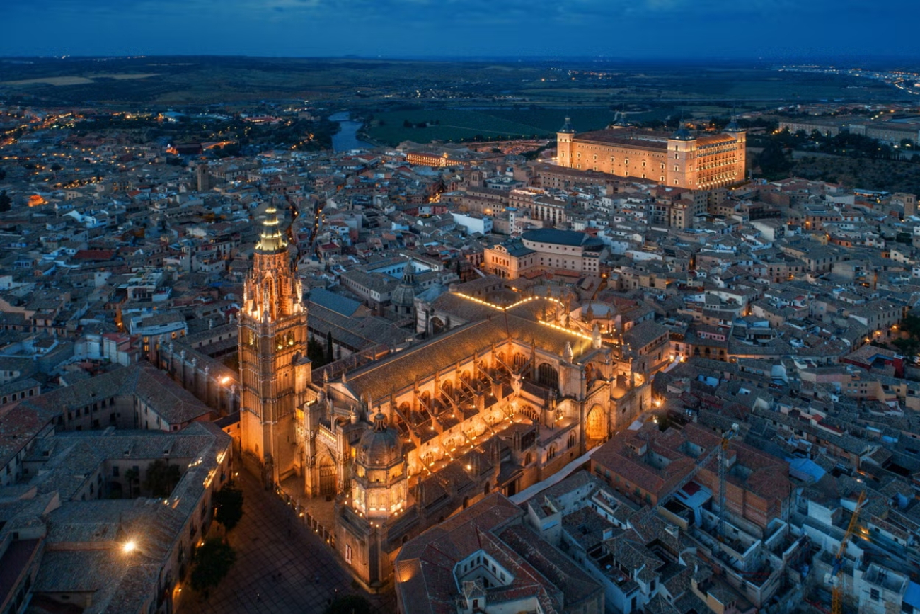 Toledo ofrece una mezcla cultural prácticamente única en el mundo por su herencia musulmana, judía y cristiana.