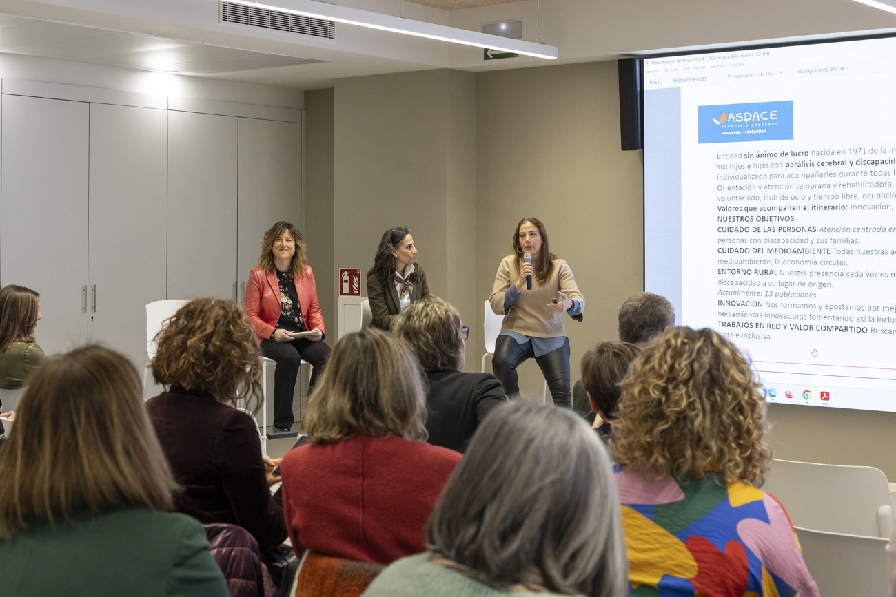 De izda. a dcha.: Laura San Martín (Fundación Caja Navarra), Charo Apesteguía (Tierras de Iranzu) y Mari Jose Aliaga (Aspace).