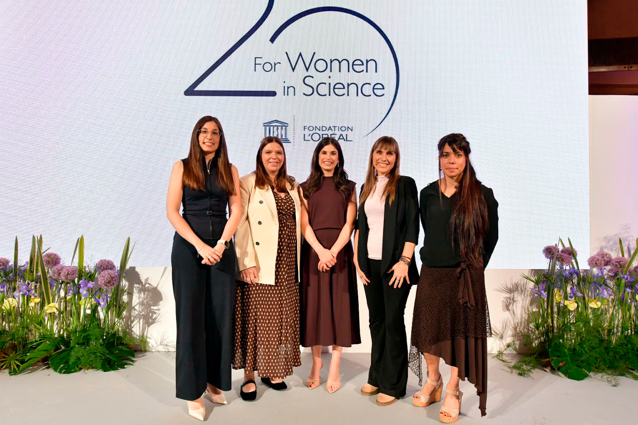 Estos galardones, dotados con cinco becas de 15.000 euros cada una, tienen como objetivo impulsar la carrera científica de investigadoras con proyectos innovadores y de alto impacto social.