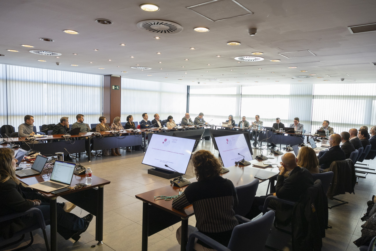 Representantes de instituciones y empresas acudieron a la sesión organizada por el Consejo Social de la UPNA.