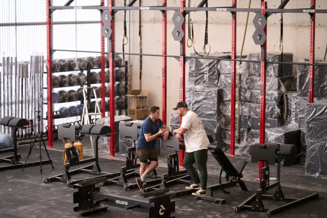 Entrenamiento físico para futbolistas, CrossFit e hipertrofia en un complejo de Tajonar que nunca duerme