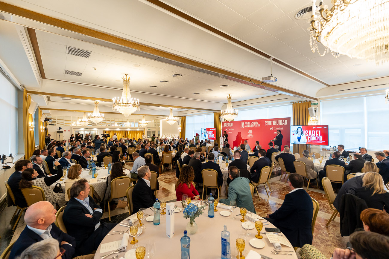 El acto de entrega del galardón reunió en el Hotel Tres Reyes de Pamplona a unos 200 invitados.