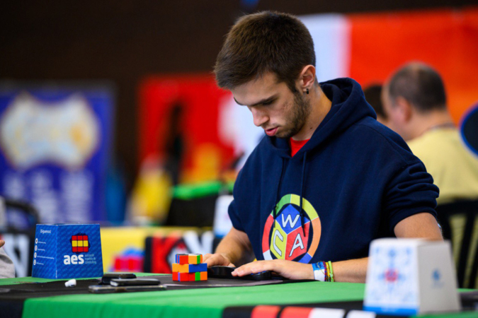 El joven que traerá a Pamplona el campeonato Rubik más importante de Europa