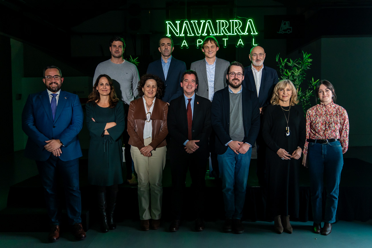 Autoridades, representantes de Navarra Capital y algunos de los líderes que abren el Anuario 2023.