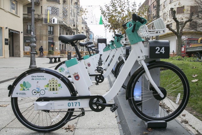 Pamplona estrena una red de bicicletas eléctricas