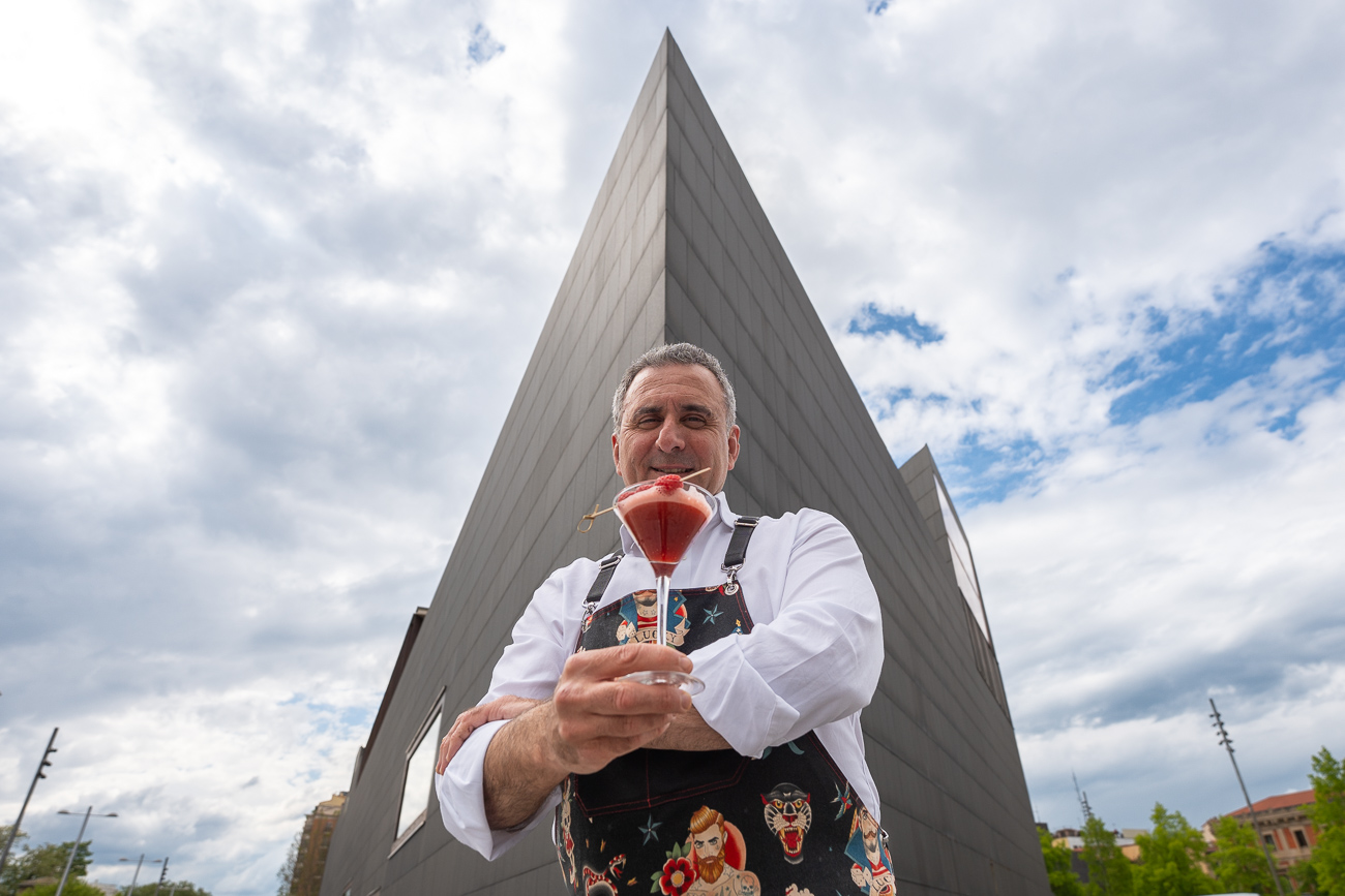 El pasado abril, Carlos recibió el galardón a 'Mejor Coctelero' en los XVII Premios Anuales de la Academia Navarra de Gastronomía.