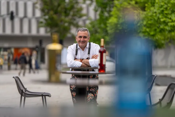 Carlos Rodríguez, el coctelero navarro que sirvió a Claudia Schiffer, Naomi Campbell y Cindy Crawford
