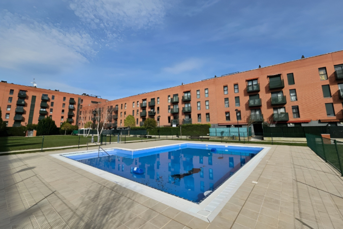 Diez pisos con piscina a la venta en Pamplona por menos de 500.000 euros
