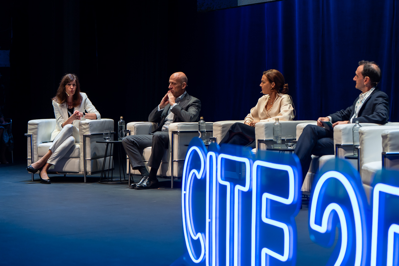 De izquierda a derecha, Arantza Ezpeleta, João Costeira, Rocío Sicre y Kiko Maza, durante la tercera mesa redonda.