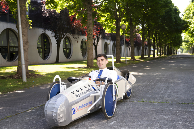 El estudiante de la UPNA que ha creado un coche eléctrico para competir en pruebas de resistencia