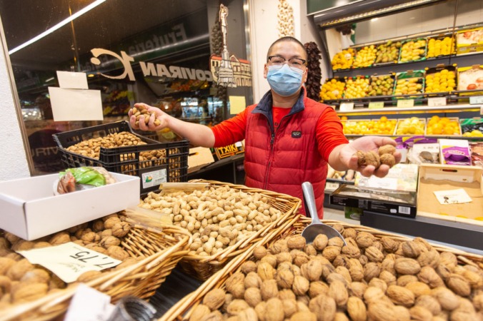 Los supermercados, el nuevo negocio de emprendedores chinos y latinos
