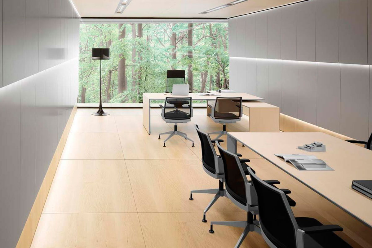 La empresa navarra, con sede central en Peralta, diseña y fabrica mobiliario de oficina. (Foto: cedida)