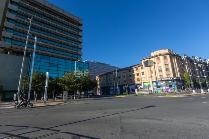 CaixaBank vende la planta baja de la antigua Caja Municipal de Pamplona