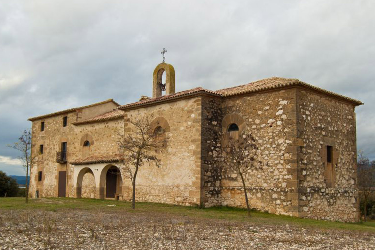 Ubicada en Aguilar de Codés (Estella), la ermita de San Bartolomé presenta un estilo románico tardío.