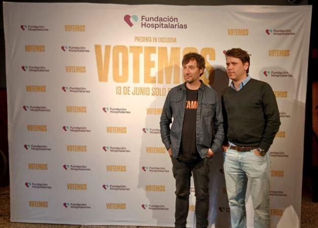 El actor Raúl Fernández de Pablo, protagonista, junto al director del filme: Santiago Requejo.