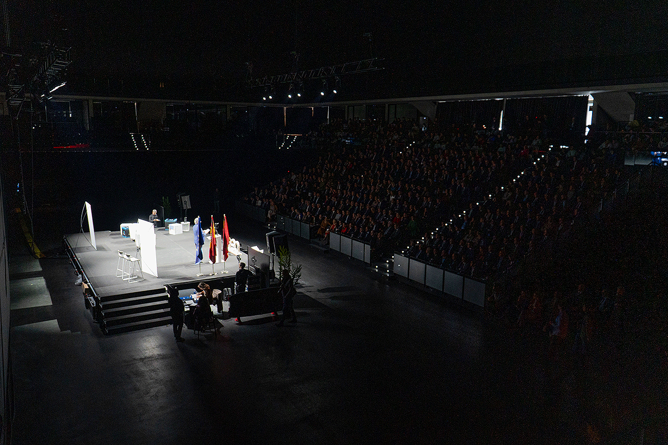 La pista central puede albergar eventos de más de 1.200 personas con gradas habilitadas.