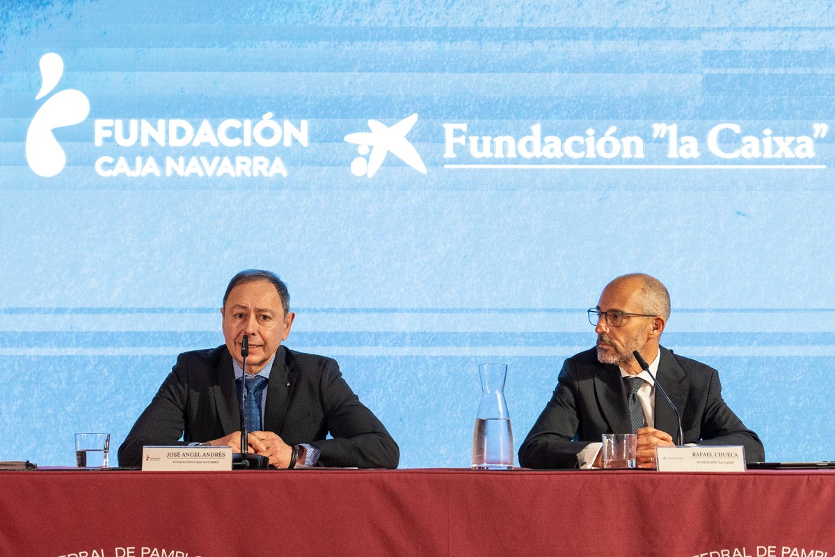 José Ángel Andrés, presidente de Fundación Caja Navarra, y Rafael Chueca, director corporativo de Centros y Territorios en Fundación 'la Caixa'.