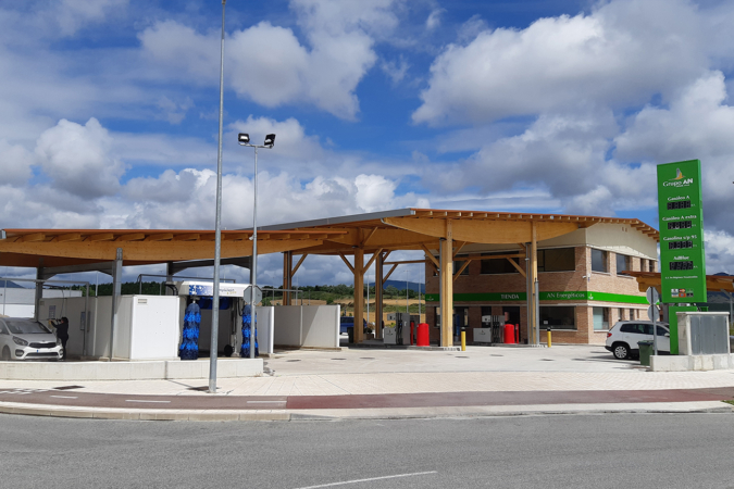 La gasolinera del Grupo AN en Sarriguren reabre sus puertas tras renovar sus instalaciones