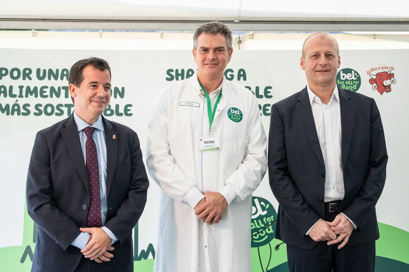 De izquierda a derecha, el consejero Mikel Irujo, Iñigo Purroy y Stéphane Dupays.