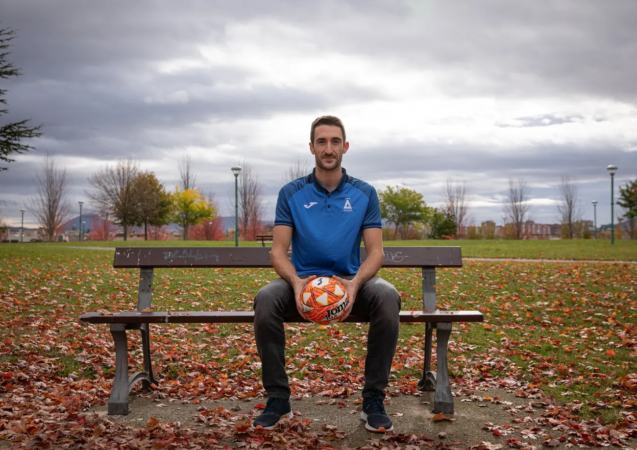 El jugador de fútbol sala Iñigo Amezqueta abrirá un centro de fisioterapia