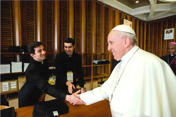 El sacerdote hincha de Osasuna que acudió al velatorio privado del papa Francisco