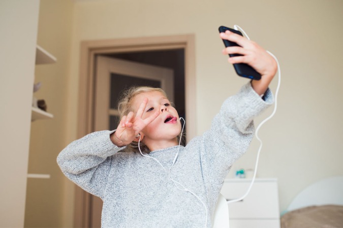 El peligro de la sobreexposición digital de los niños