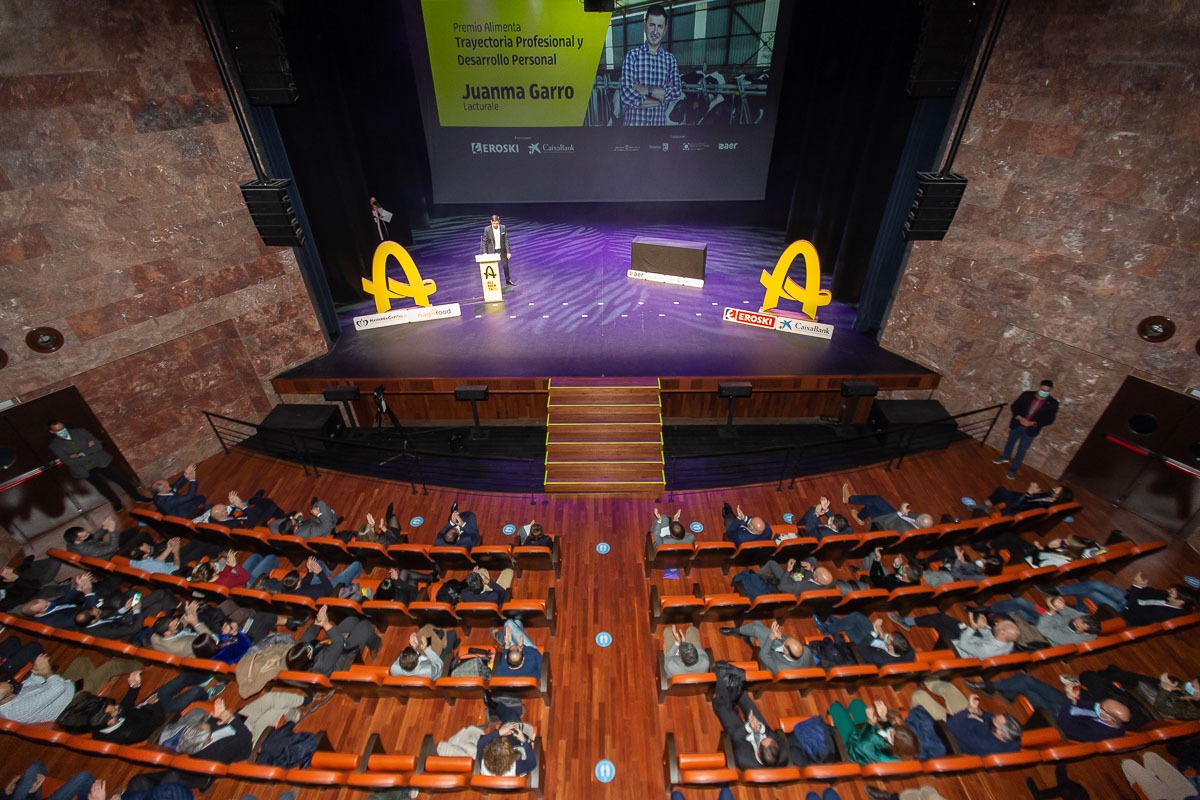 Más de 200 personas acudieron al acto, celebrado en Teatro Gaztambide de Tudela.