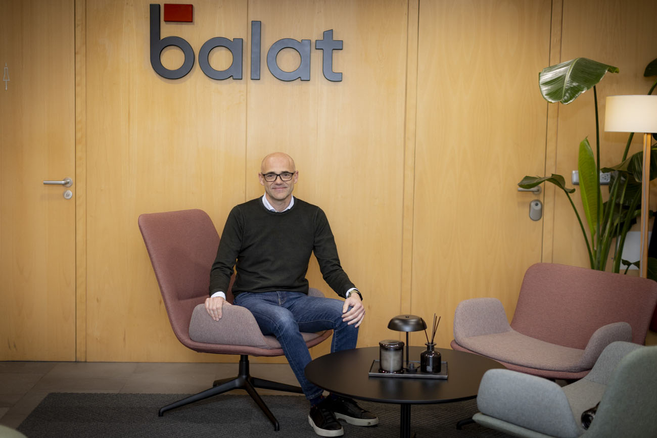 Nuestro protagonista heredó el negocio de su padre, que ya tiene más de 50 años de trayectoria. Como CEO y consejero de Balat, se muestra satisfecho por el crecimiento de la compañía. 